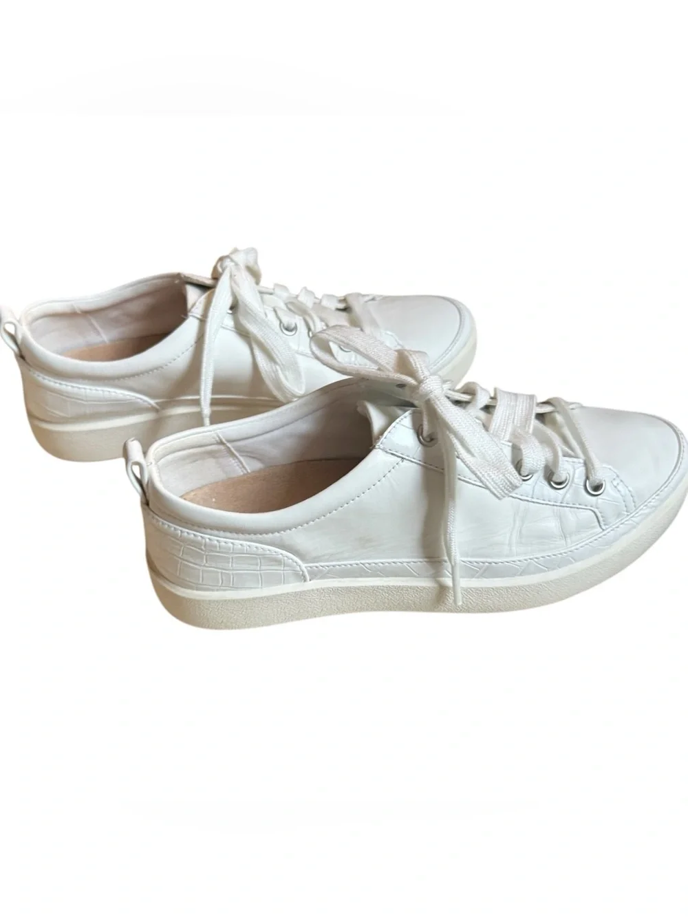 Vionic Winnie Leather White Low-Profile Lace-Up Sneakers
